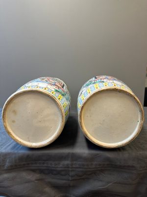 A pair of Chinese famille rose vases with narrative design, 19th C. — photo 19