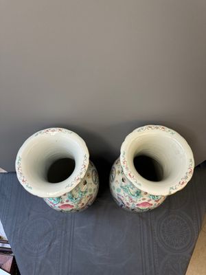 A pair of Chinese famille rose vases with narrative design, 19th C. — photo 5