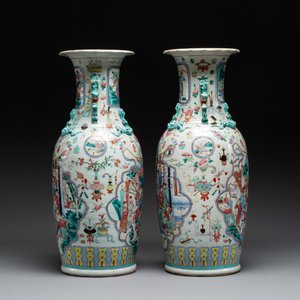 A pair of Chinese famille rose vases with narrative design, 19th C. — photo 2
