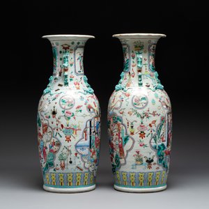 A pair of Chinese famille rose vases with narrative design, 19th C. — photo 4