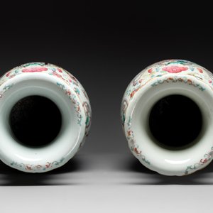 A pair of Chinese famille rose vases with narrative design, 19th C. — photo 5