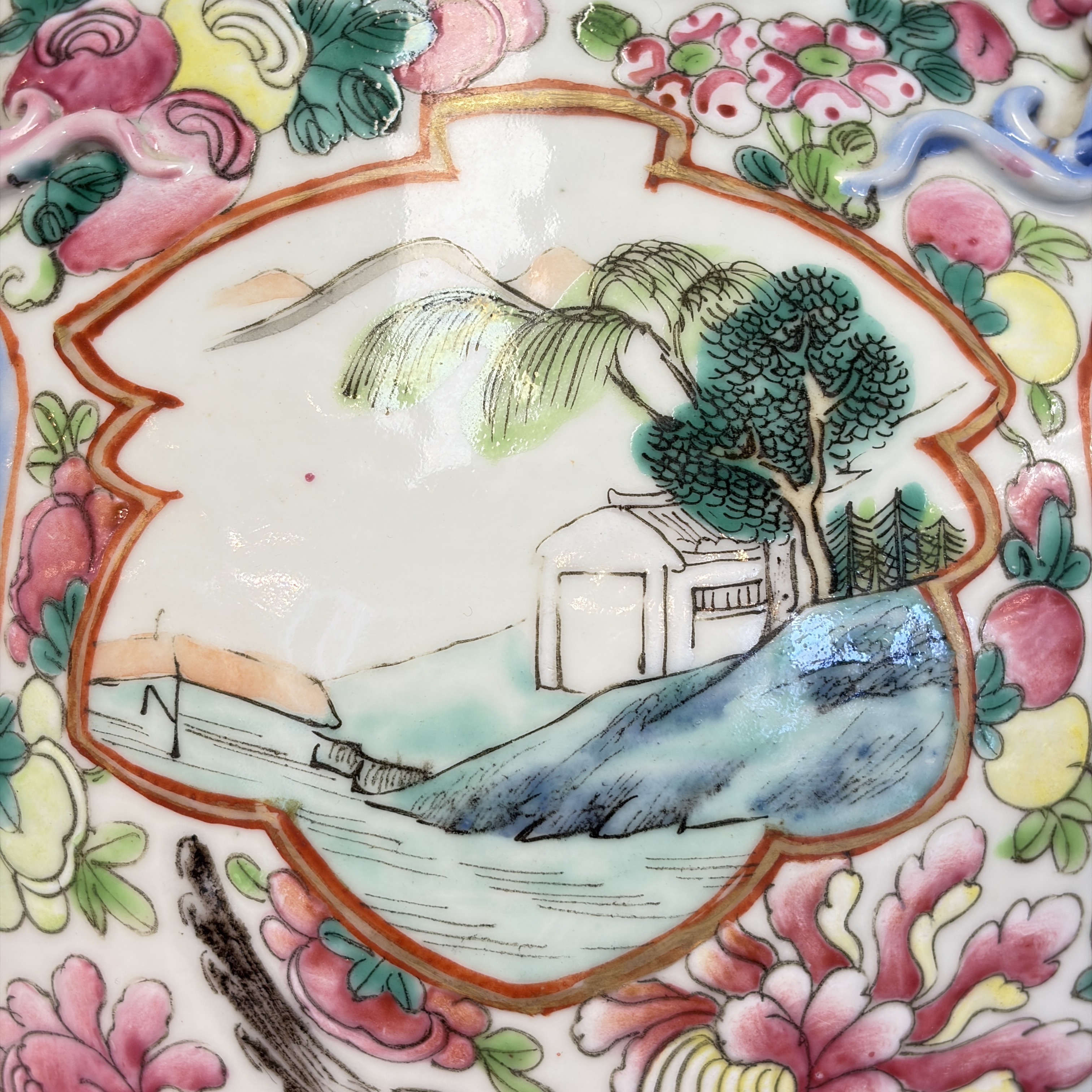 A pair of Chinese famille rose vases with narrative design, 19th C. — foto 20