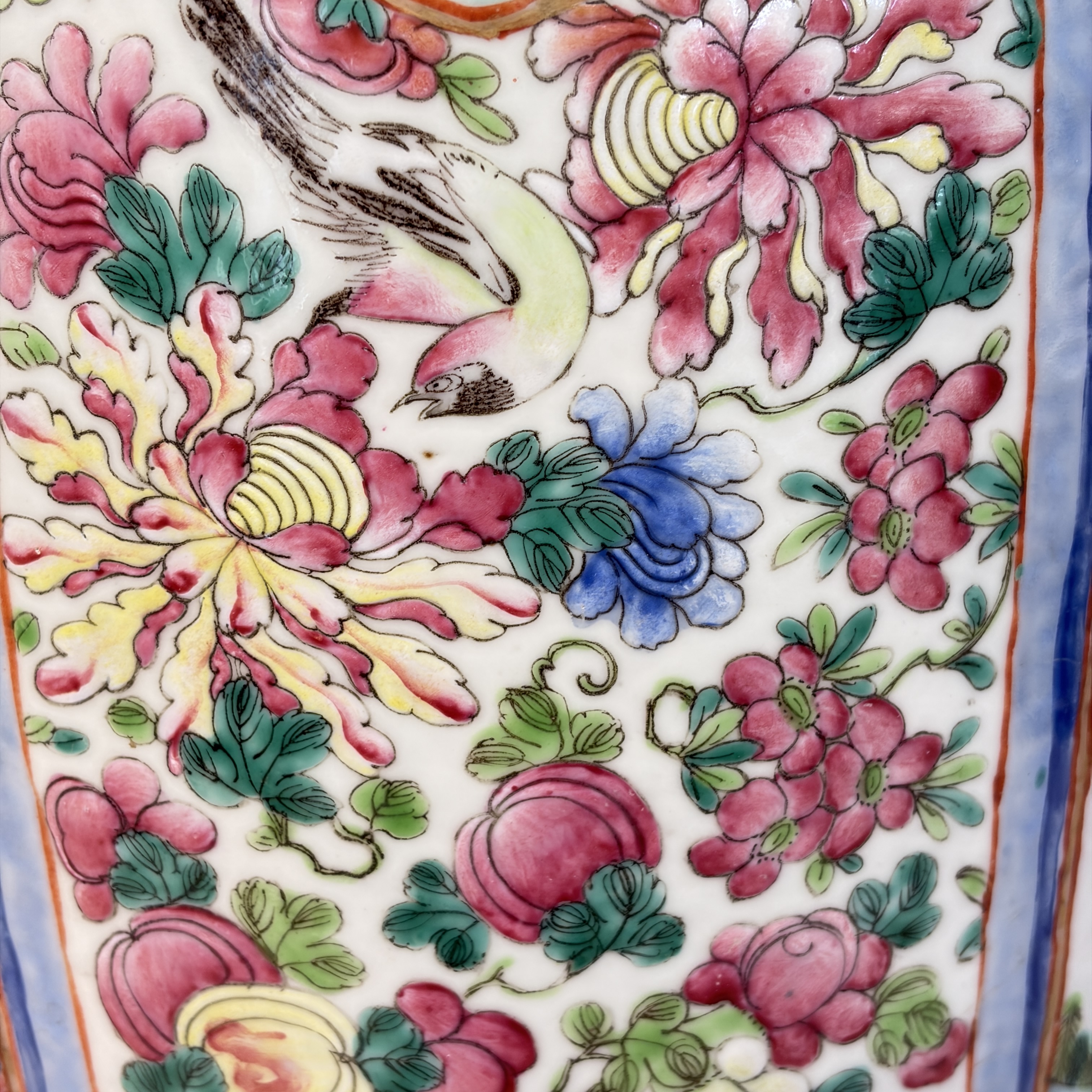 A pair of Chinese famille rose vases with narrative design, 19th C. — foto 21