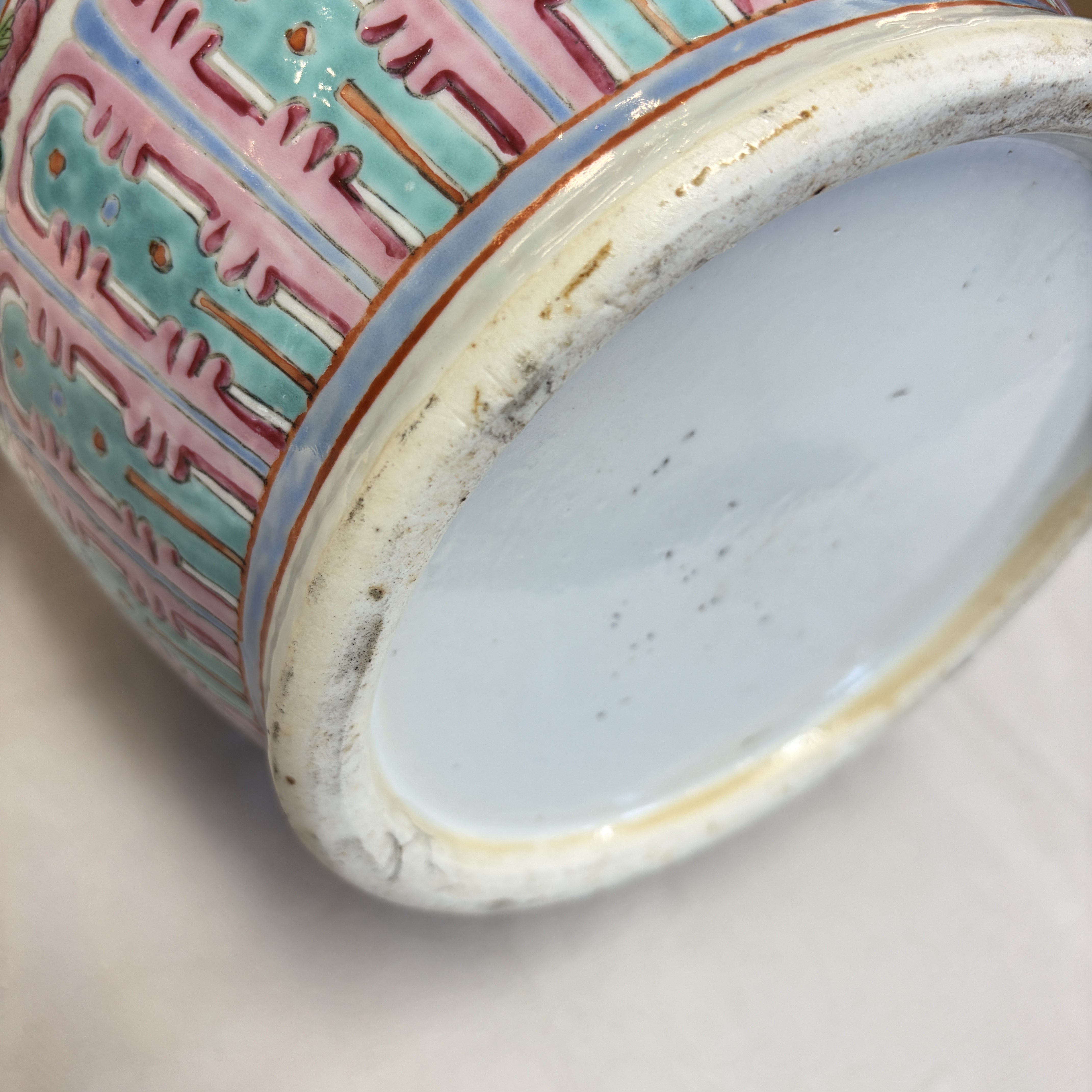 A pair of Chinese famille rose vases with narrative design, 19th C. — foto 26