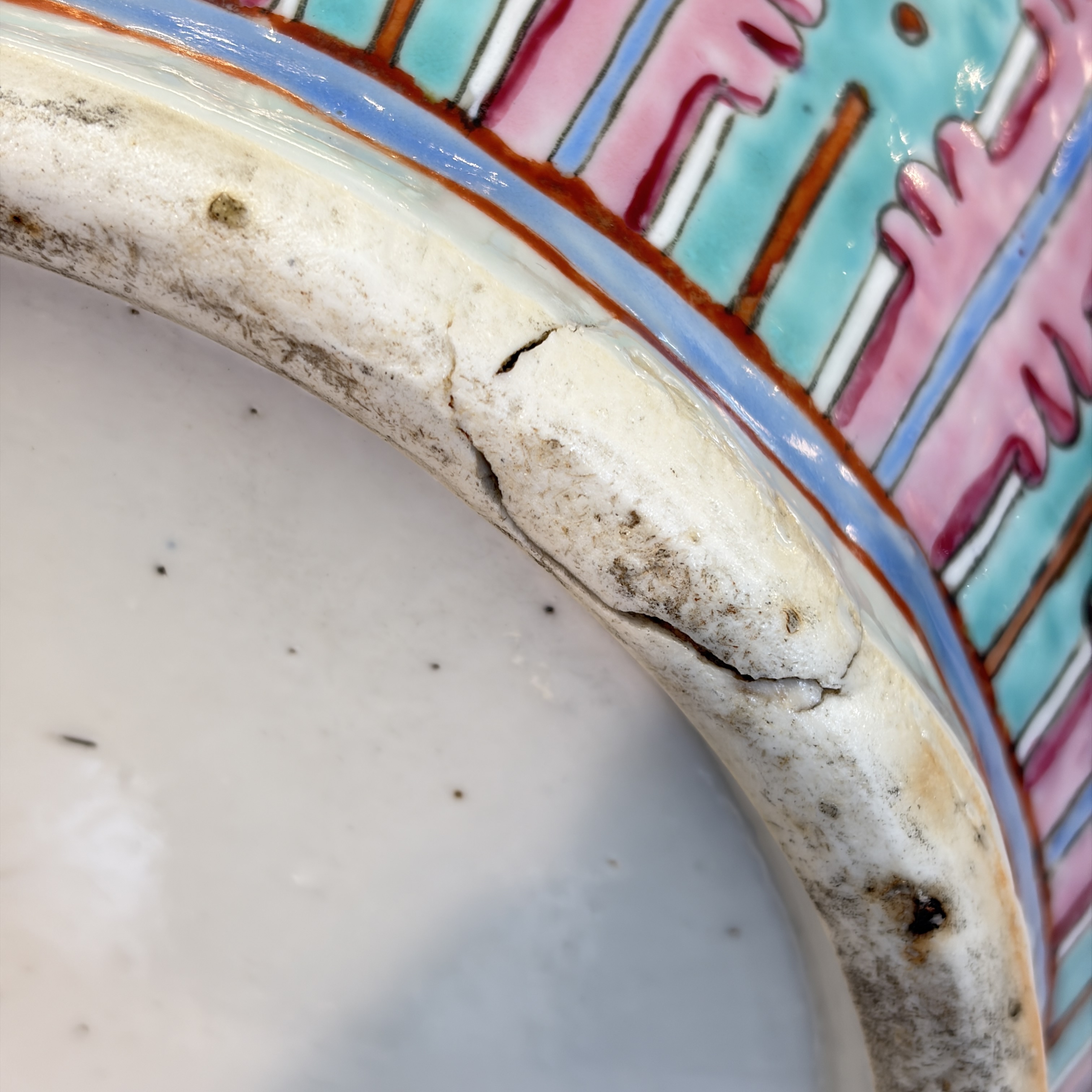 A pair of Chinese famille rose vases with narrative design, 19th C. — foto 28