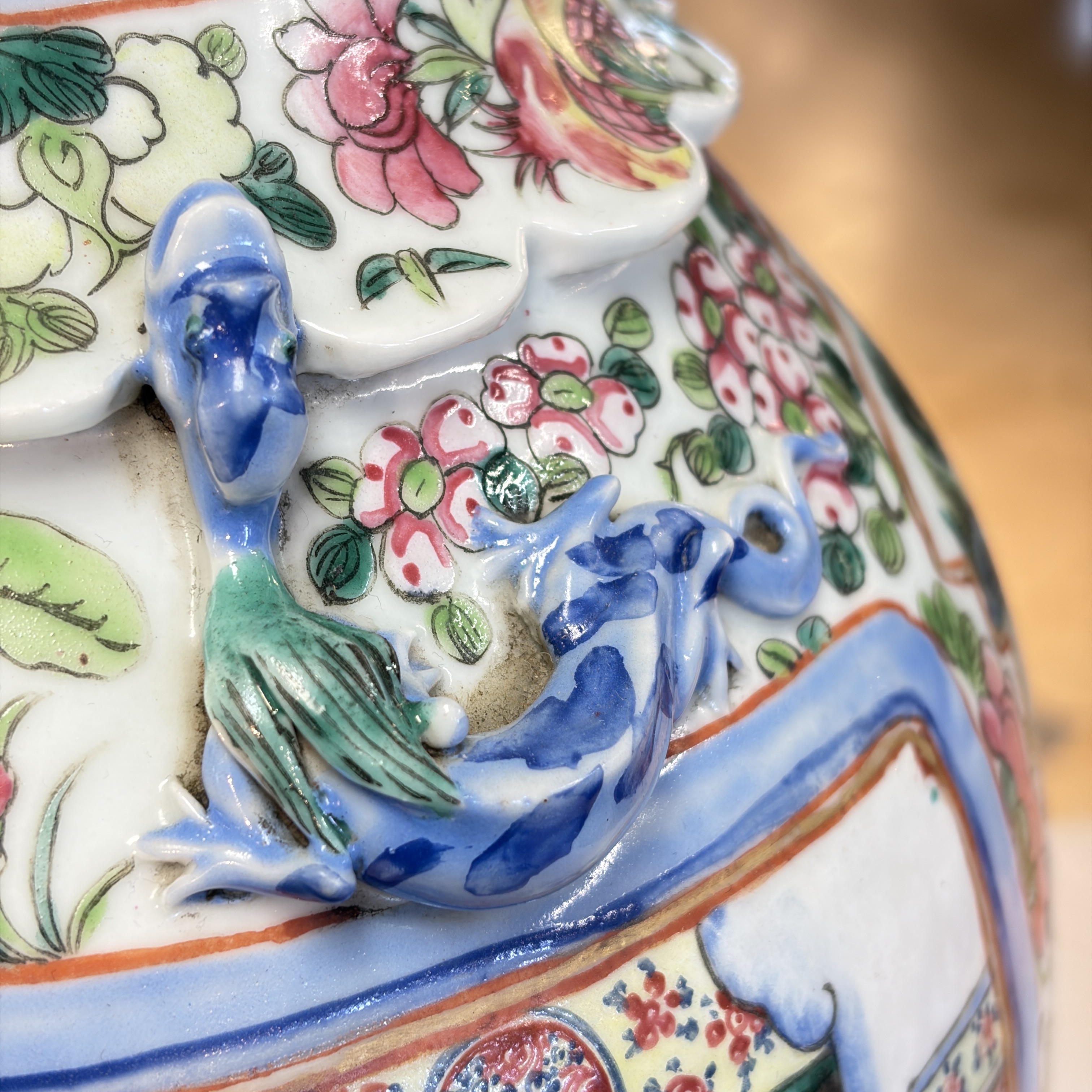 A pair of Chinese famille rose vases with narrative design, 19th C. — foto 37