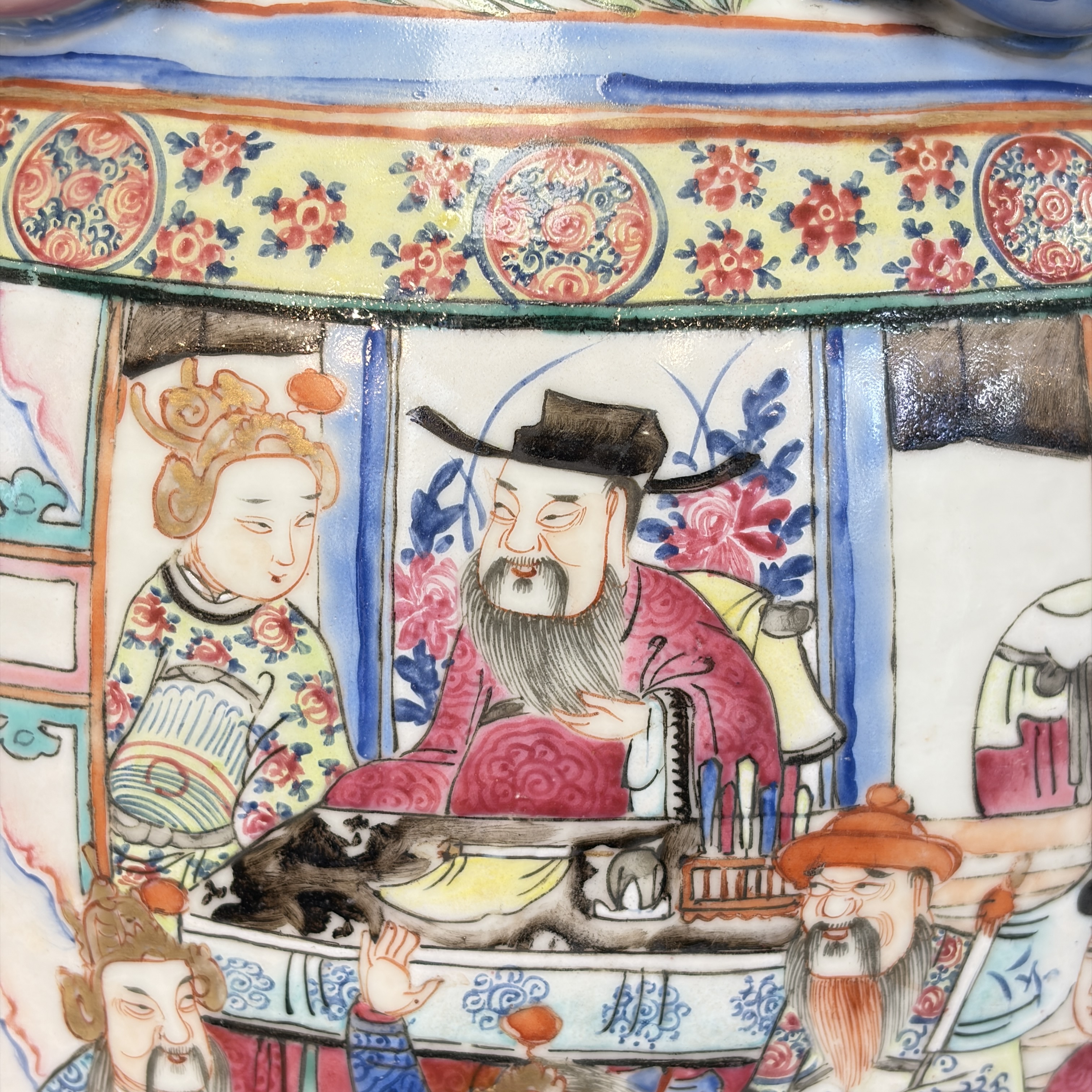 A pair of Chinese famille rose vases with narrative design, 19th C. — foto 38