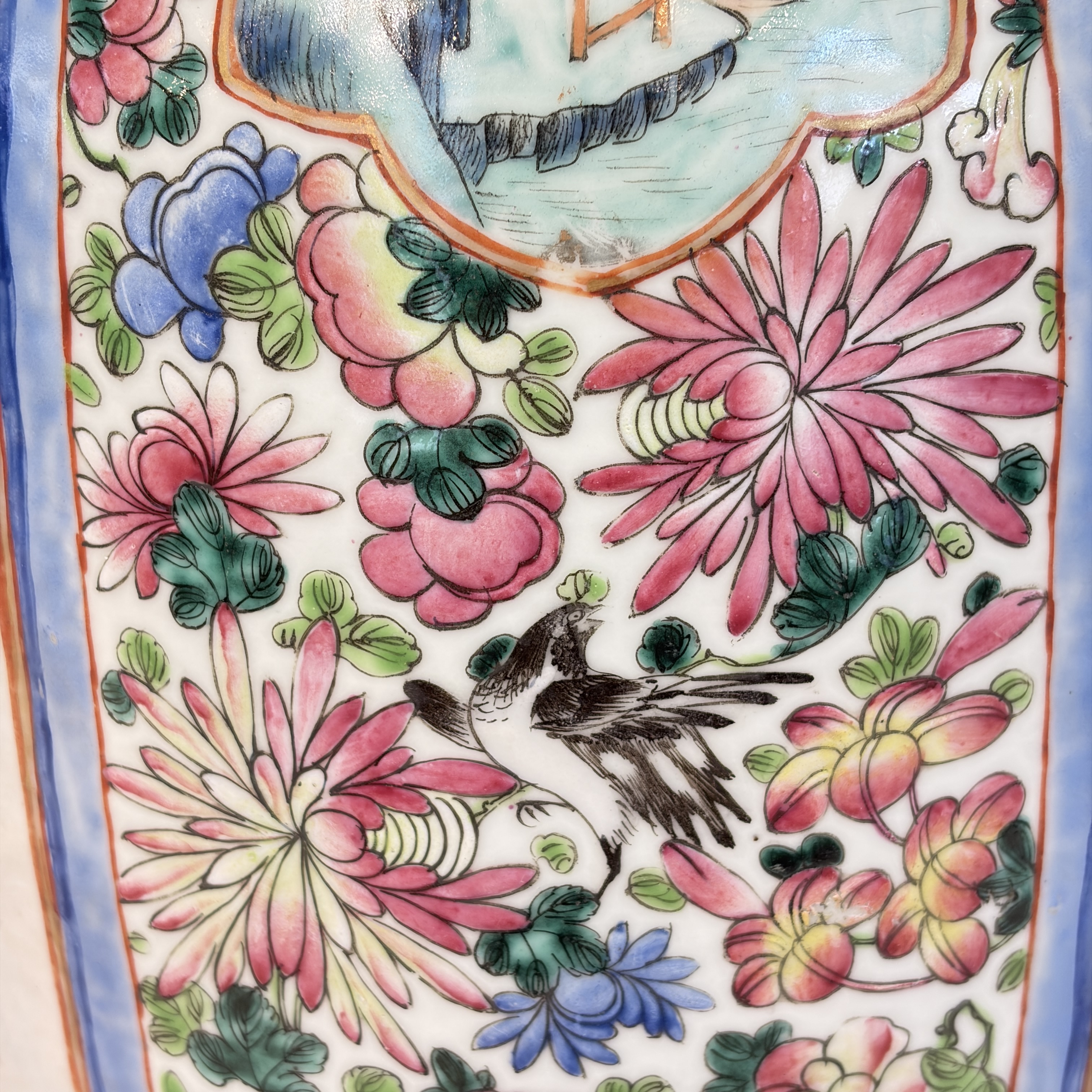 A pair of Chinese famille rose vases with narrative design, 19th C. — foto 45