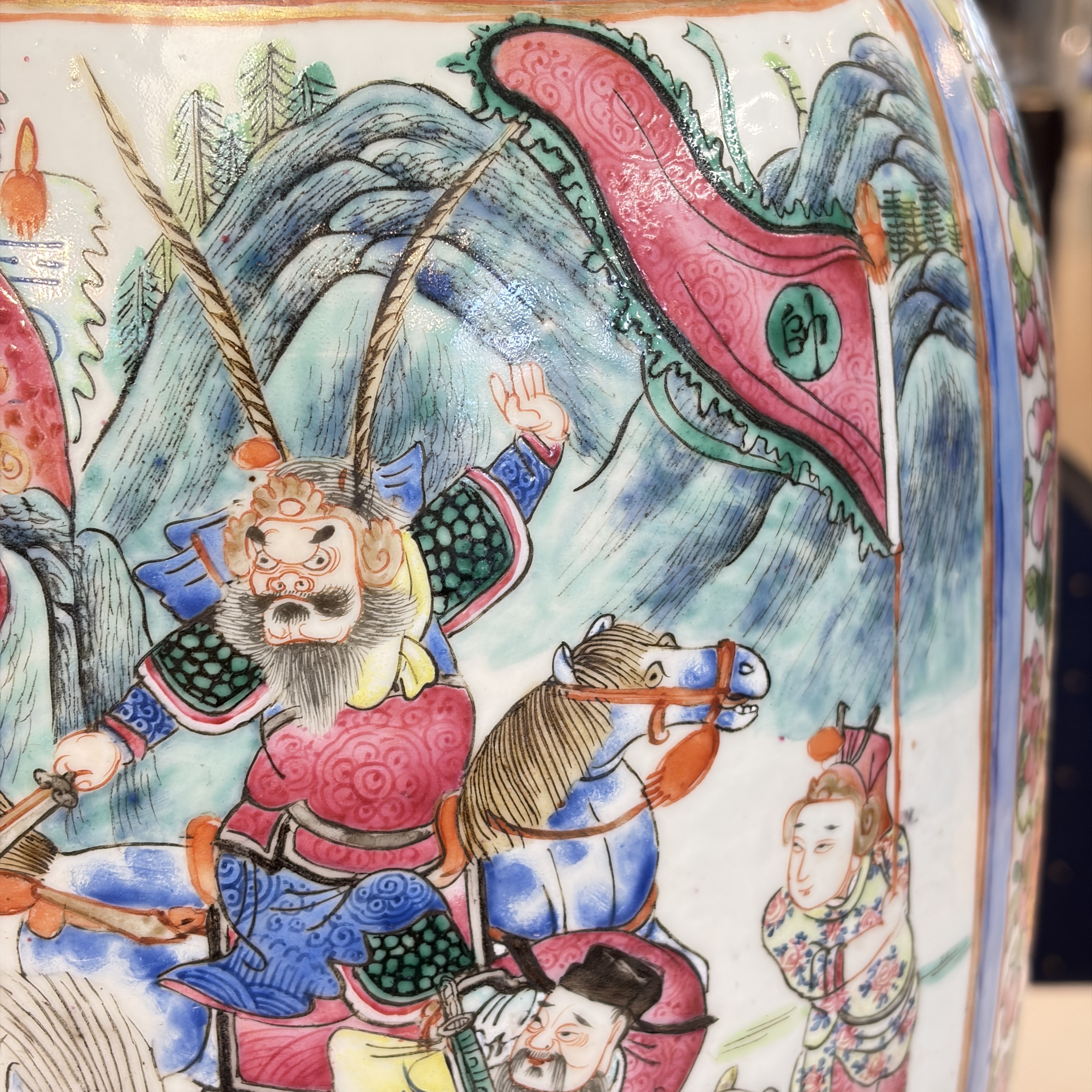 A pair of Chinese famille rose vases with narrative design, 19th C. — foto 50