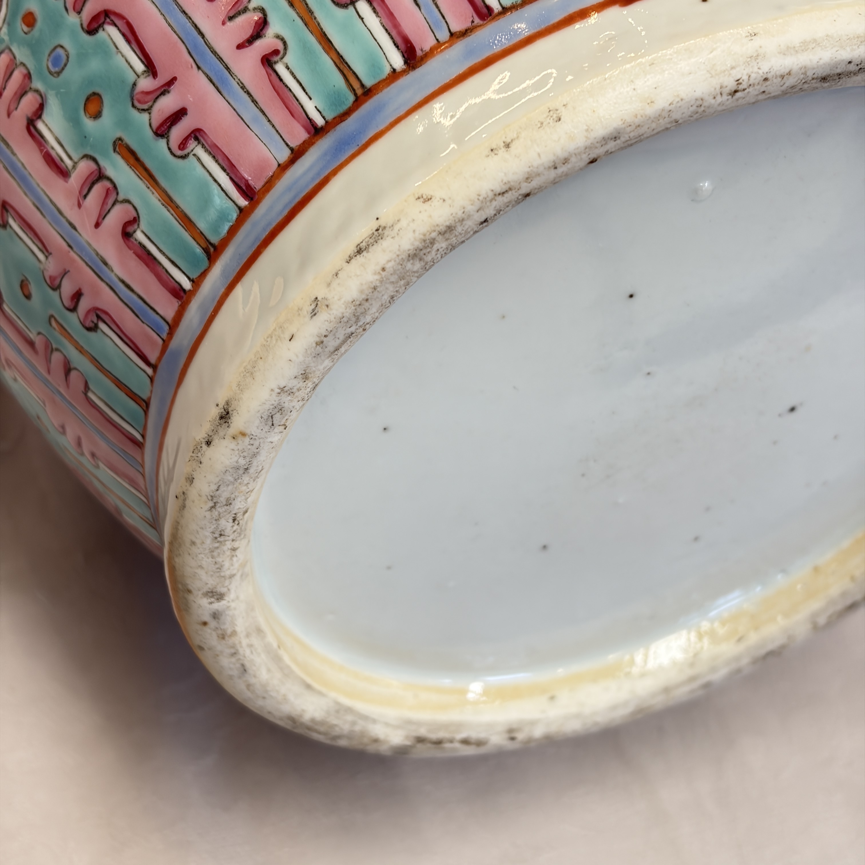 A pair of Chinese famille rose vases with narrative design, 19th C. — foto 59