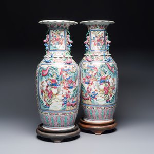 A pair of Chinese famille rose vases with narrative design, 19th C. — foto 1