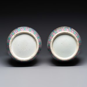 A pair of Chinese famille rose vases with narrative design, 19th C. — foto 7