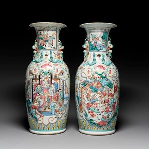A pair of Chinese famille rose vases with narrative design, 19th C. — 照片 1