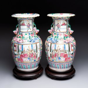 A pair of Chinese famille rose vases with narrative design on wooden stands, 19th C. — photo 1