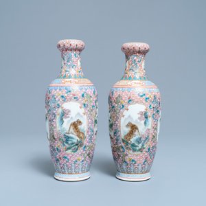 A pair of Chinese famille rose vases with tigers, Qianlong mark, 20th C. — photo 1