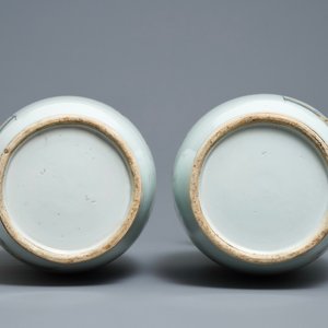 A pair of Chinese famille rose vases with travellers on a donkey, 19/20th C. — 照片 6