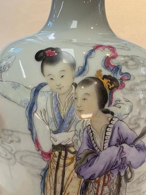 A pair of Chinese famille rose vases with two goddesses, Xi Ping Cao Lu 希平草廬 mark, Republic — 照片 18