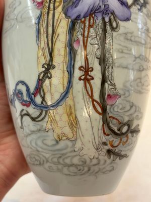 A pair of Chinese famille rose vases with two goddesses, Xi Ping Cao Lu 希平草廬 mark, Republic — 照片 19