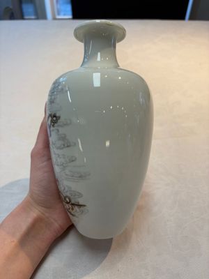 A pair of Chinese famille rose vases with two goddesses, Xi Ping Cao Lu 希平草廬 mark, Republic — 照片 3