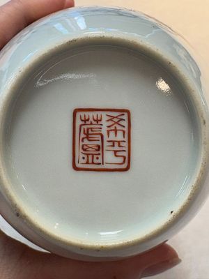 A pair of Chinese famille rose vases with two goddesses, Xi Ping Cao Lu 希平草廬 mark, Republic — 照片 8