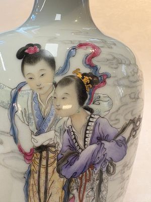A pair of Chinese famille rose vases with two goddesses, Xi Ping Cao Lu 希平草廬 mark, Republic — 照片 9