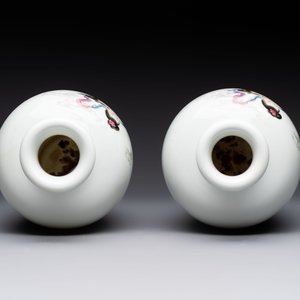 A pair of Chinese famille rose vases with two goddesses, Xi Ping Cao Lu 希平草廬 mark, Republic — 照片 5
