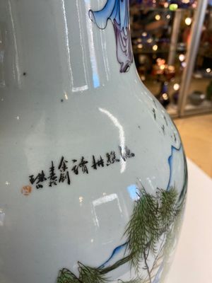 A pair of Chinese famille rose vases with two-sided design, 19/20th C. — photo 9