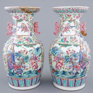 A pair of Chinese famille rose vases with warriors, 19th C. — photo 3
