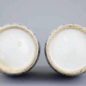 A pair of Chinese famille rose vases with warriors, 19th C. — photo 6