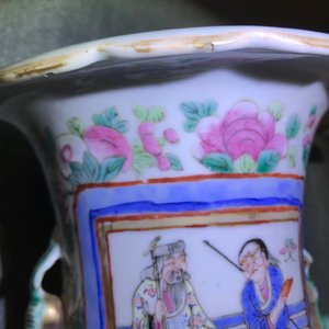 A pair of Chinese famille rose vases with warriors on horseback, 19th C. — photo 8