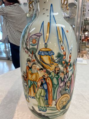 A pair of Chinese famille rose 'Wen Wang Fang Xian 文王訪賢' vases, signed Song Lin Ge 松林閣, 19/20th C. — photo 25