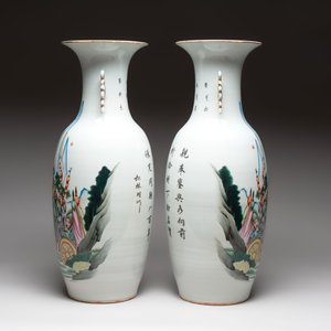 A pair of Chinese famille rose 'Wen Wang Fang Xian 文王訪賢' vases, signed Song Lin Ge 松林閣, 19/20th C. — photo 4