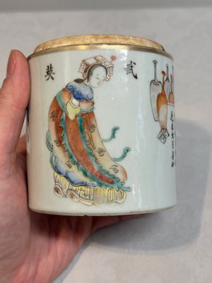 A pair of Chinese famille rose 'Wu Shuang Pu' boxes and covers, 19th C. — photo 3
