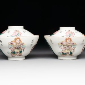 A pair of Chinese famille rose 'Wu Shuang Pu' covered bowls and saucers, Tongzhi mark, 19/20th C. — 照片 4