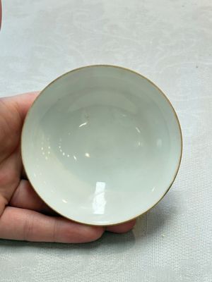 A pair of Chinese famille rose 'Wu Shuang Pu' covered cups and saucers, Tongzhi mark, 19/20th C. — foto 13