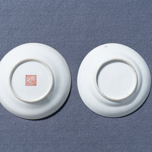 A pair of Chinese famille rose 'Wu Shuang Pu' cups and saucers, 19th C. — 照片 41