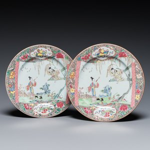 A pair of Chinese famille rose 'Xi Xiang Ji' plates, Yongzheng — 照片 1