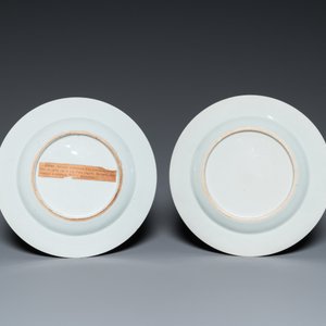 A pair of Chinese famille rose 'Xi Xiang Ji' plates, Yongzheng — 照片 3
