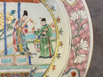 A pair of Chinese famille rose 'Xi Xiang Ji' plates, Yongzheng — 照片 15