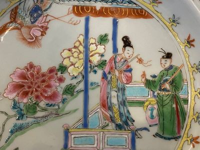 A pair of Chinese famille rose 'Xi Xiang Ji' plates, Yongzheng — 照片 3