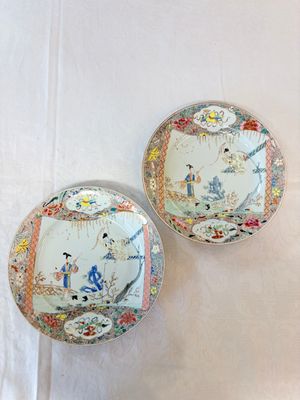A pair of Chinese famille rose 'Xi Xiang Ji' plates — photo 1