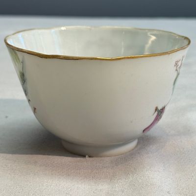 A pair of Chinese famille rose 'Xi Xiang Ji' tea bowls — photo 17