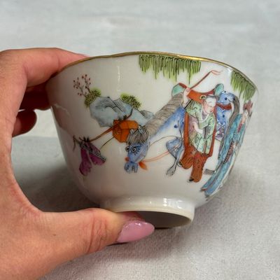 A pair of Chinese famille rose 'Xi Xiang Ji' tea bowls — photo 3