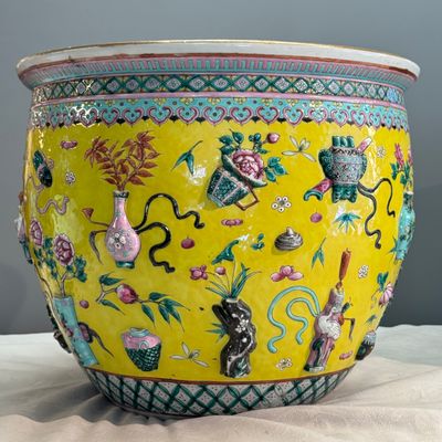 A pair of Chinese famille rose yellow-ground 'Antiquities' fish bowls with applied relief design — photo 7