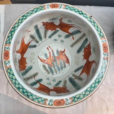 A pair of Chinese famille rose yellow-ground 'Antiquities' fish bowls with applied relief design — photo 8