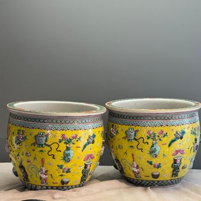 A pair of Chinese famille rose yellow-ground 'Antiquities' fish bowls with applied relief design — photo 1