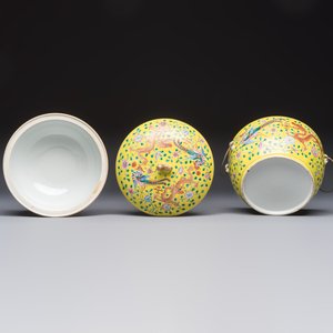 A pair of Chinese famille rose yellow-ground 'Dragon and Phoenix' covered warming bowls and a bowl, Tongzhi marks, 19th C. — 照片 12