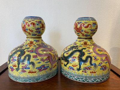 A pair of Chinese famille rose yellow-ground 'dragon' vases, Qianlong mark, 20th C. — 照片 1