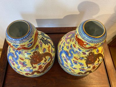 A pair of Chinese famille rose yellow-ground 'dragon' vases, Qianlong mark, 20th C. — 照片 4