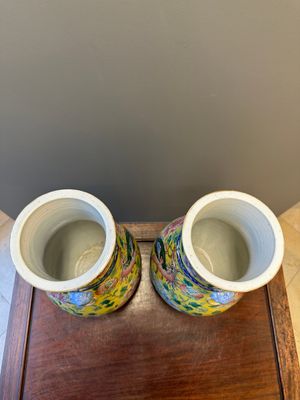 A pair of Chinese famille rose yellow-ground 'hu' vases for the Straits or Peranakan market, 19th C. — 照片 5